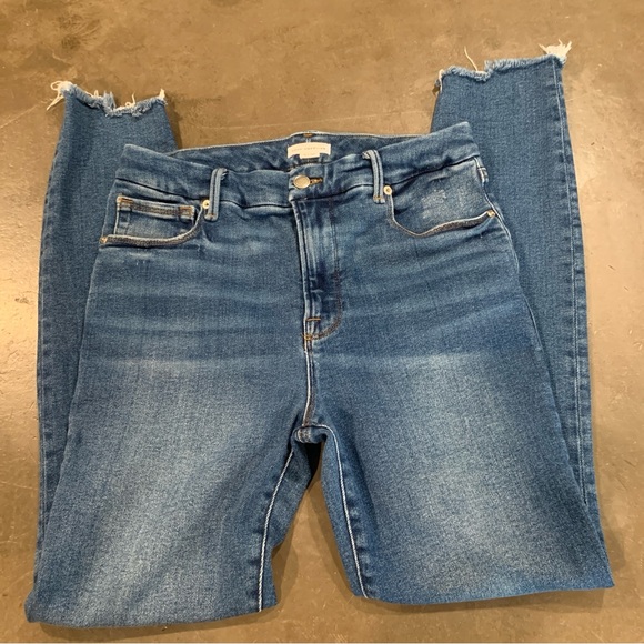 Good American Denim - Good American Blue Ankle Cropped Jeans with Distressed Hem
